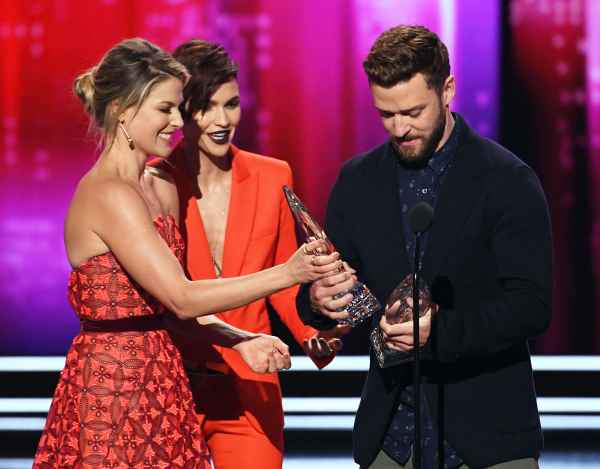 How to Get Ruby Rose’s Bold People’s Choice Awards Lipstick Us Weekly