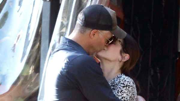 Sandra Bullock Bryan Randall kissing
