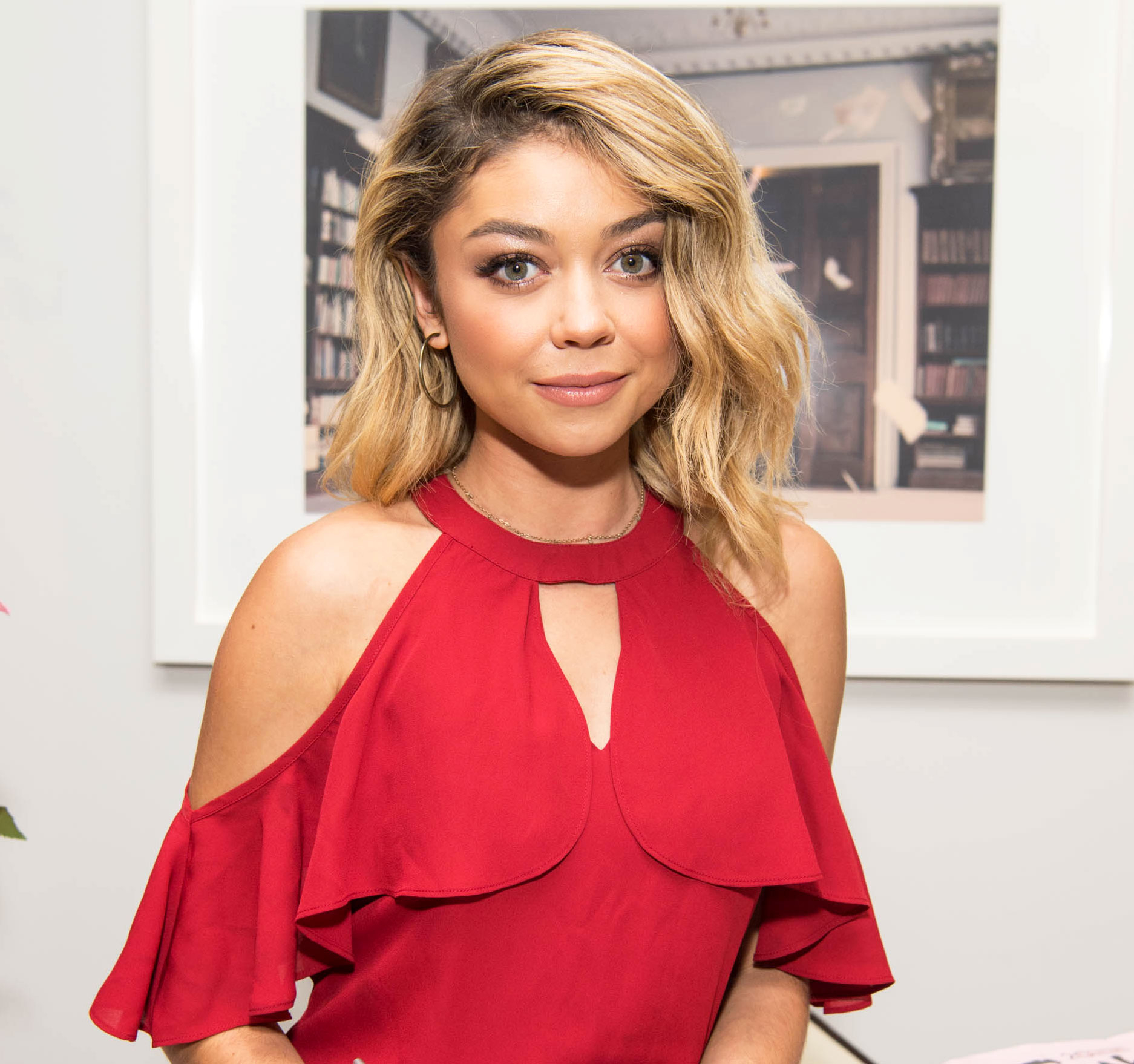 Sarah Hyland Dyes Her Hair Dark Red Brown And Adds Long Extensions