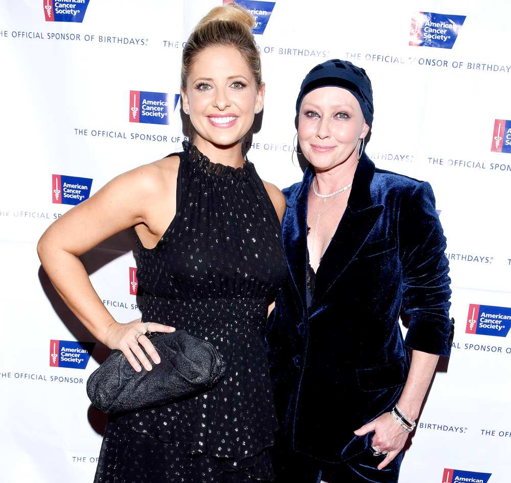Sarah Michelle Gellar and Shannen Doherty arrive at American Cancer Society's Giants of Science Los Angeles Gala on November 5, 2016 in Los Angeles, California.