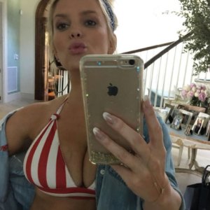 Jessica Simpson wows in her patriotic Memorial Day bikini