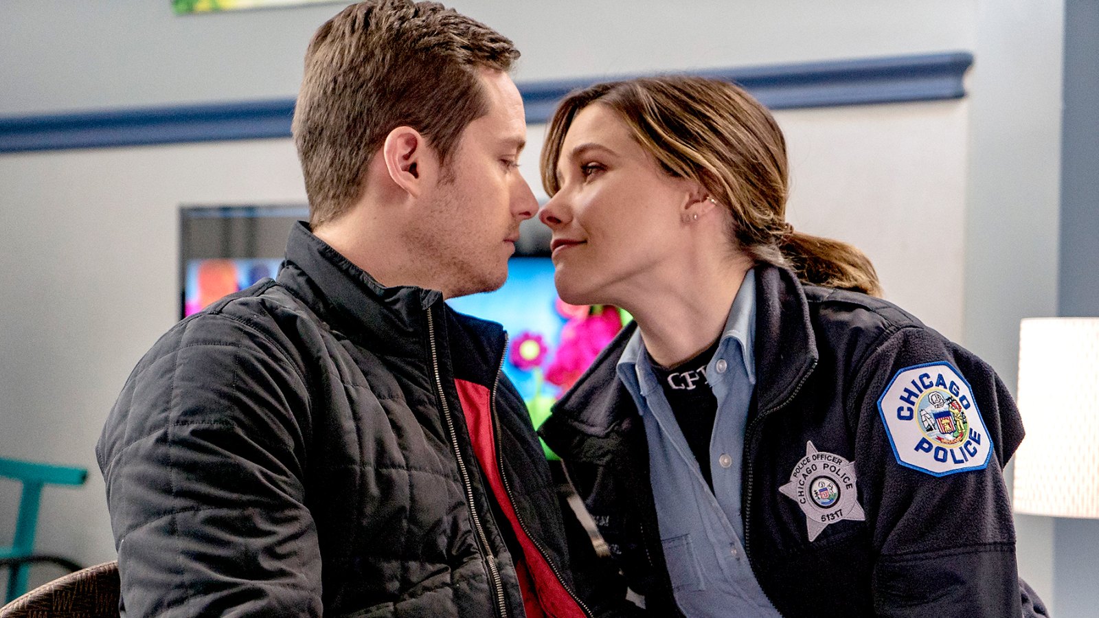 Jesse Lee Soffer as Detective Jay Halstead and Sophia Bush as Detective Erin Lindsay