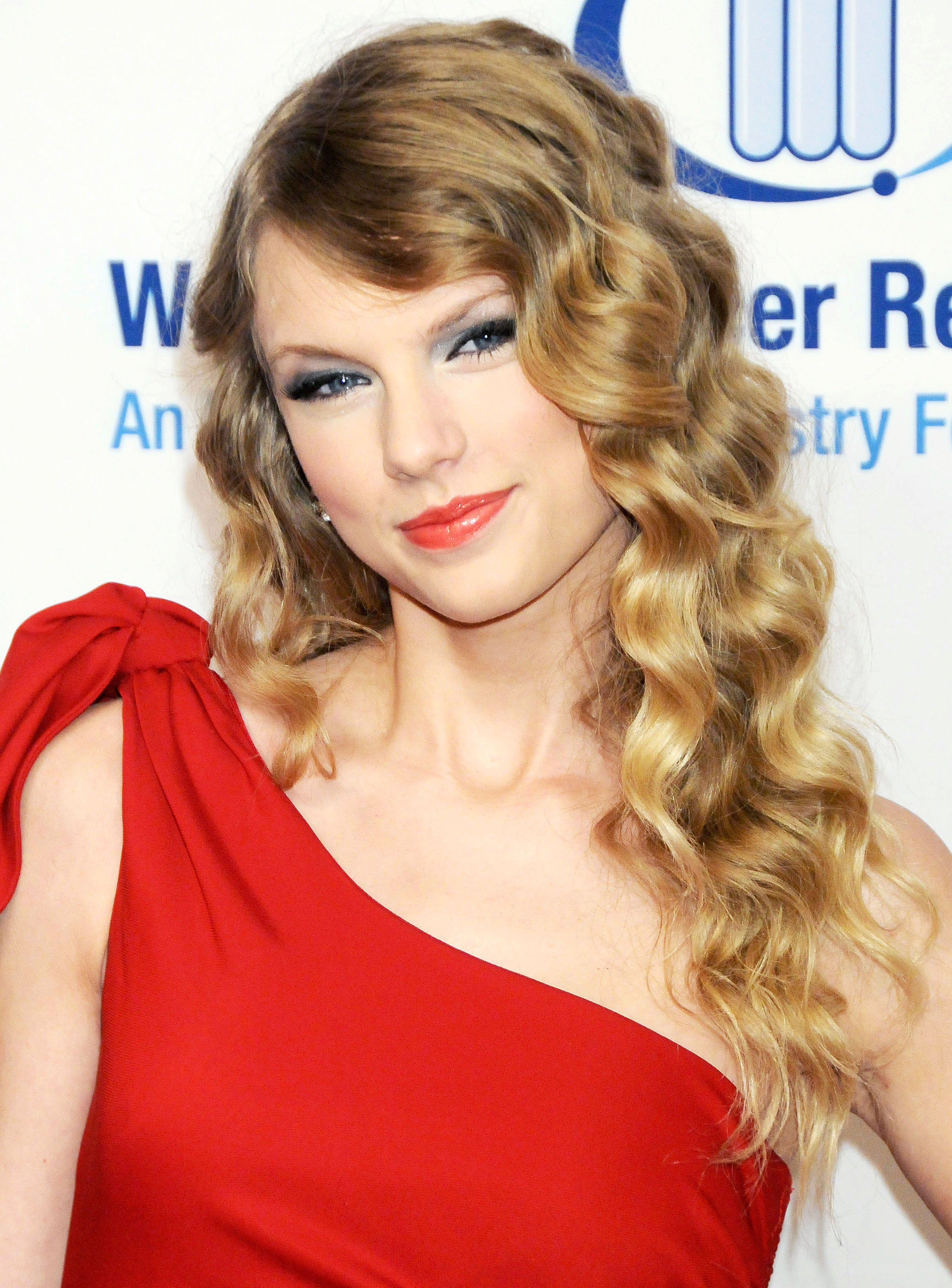 Taylor Swift Curly Hair HD Wallpaper  WallpaperFX