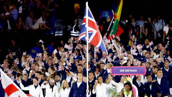 Flag bearer Andy Murray of Great Britain leads his team during the Opening Ceremony of the Rio 2016 Olympic Games at Maracana Stadium on August 5, 2016 in Rio de Janeiro, Brazil.