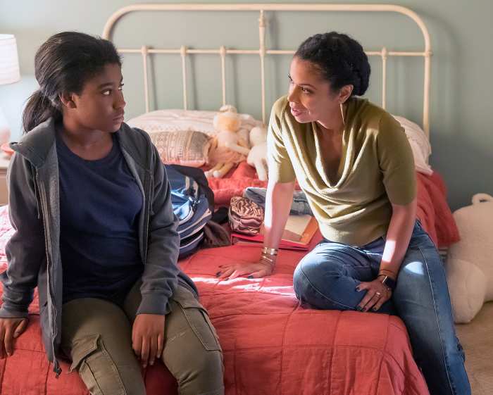 Lyric Ross as Deja and Susan Kelechi Watson as Beth on This Is Us.