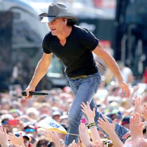 Tim mcgraw horizontal zoom f27c13da 5615 4c0f ba47 f6aadae6aff0