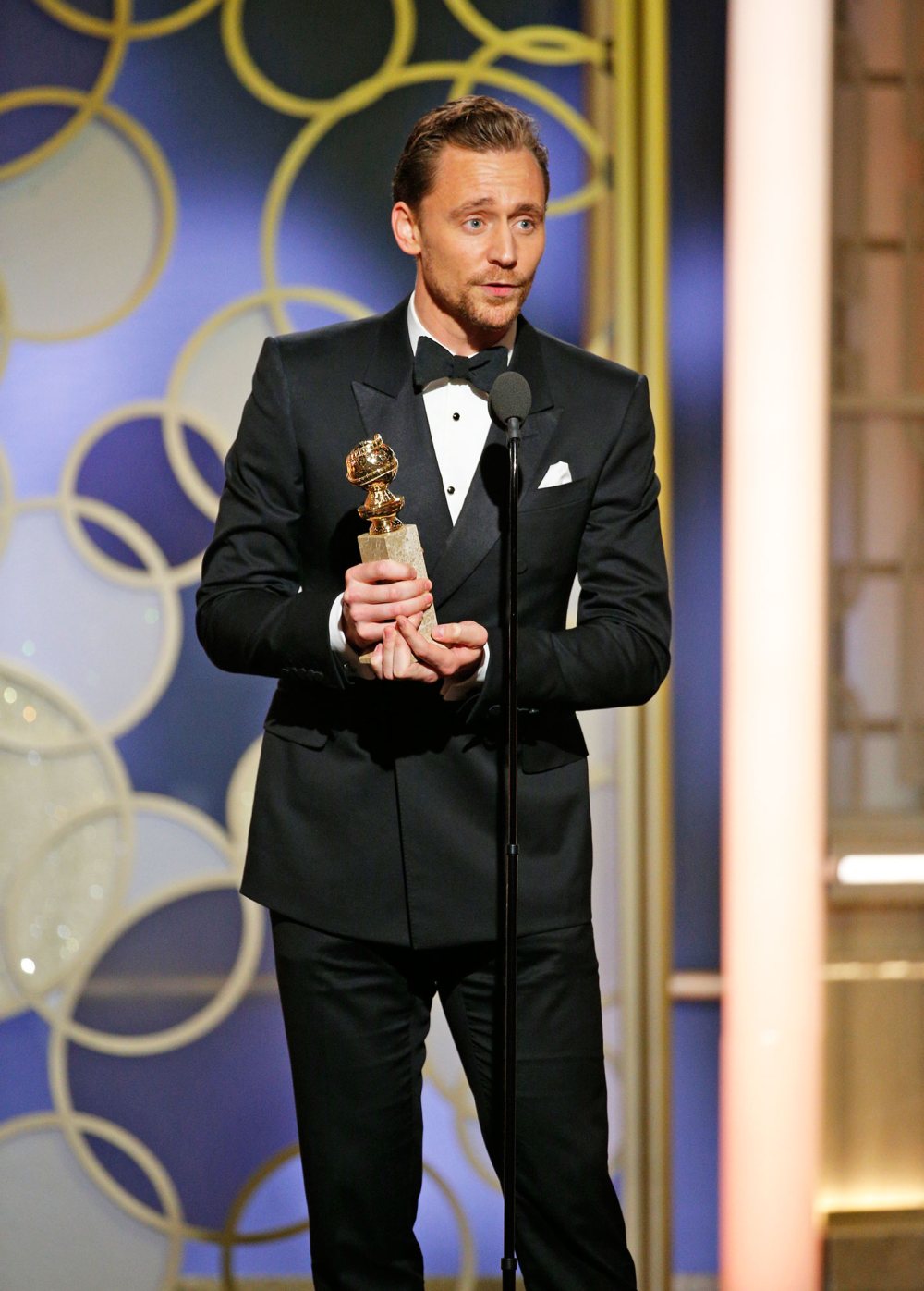 Tom Hiddleston Apologizes for His Golden Globes 2017 Speech | Us Weekly