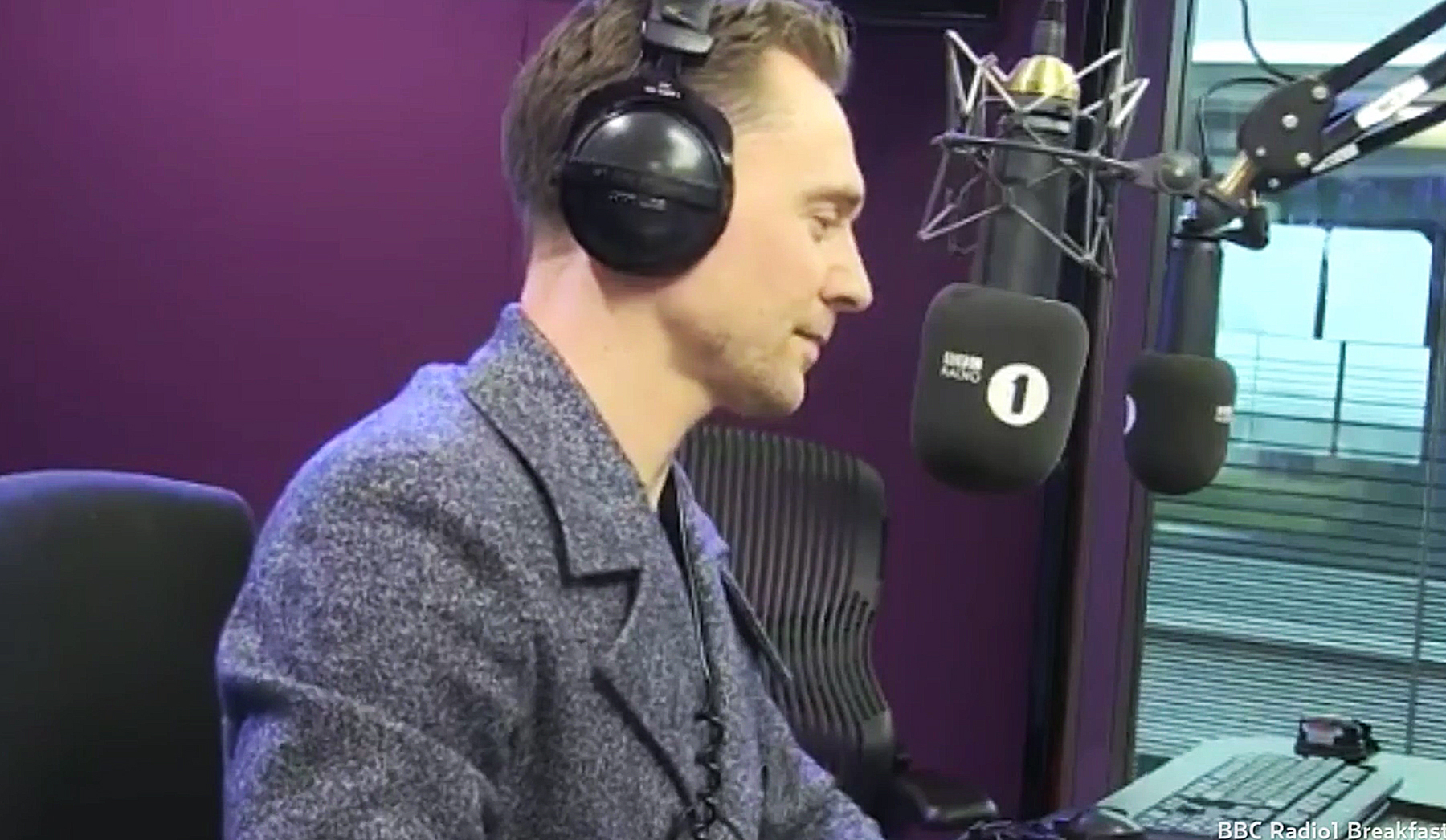 Tom hiddleston zoom a6097595 1b63 439a b3e4 37f0d0006235